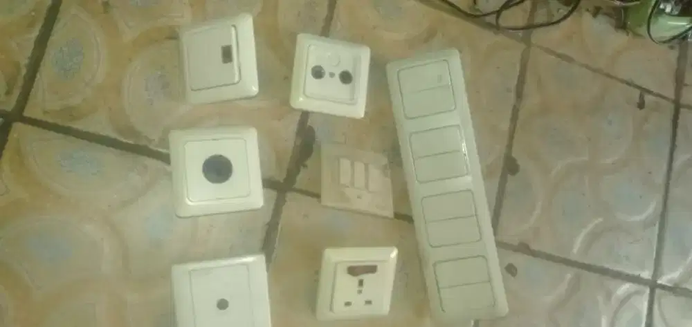 Se paket sakelar listrik berkualitas kond normal se lg ada cpt murah