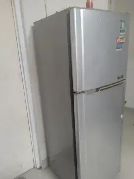 Dijual kulkas glacio toshiba 2 pintu