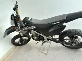 Jual motor KLX masih mulus pemakaian baru 1 tahun