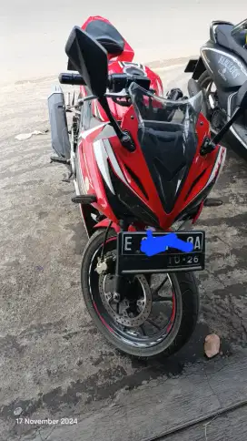 Dijual motor Honda CBR 2019 merah putih