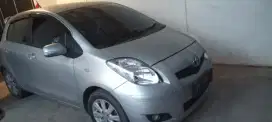 Yaris manual 2011