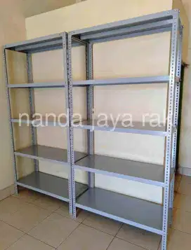 Rak display dan meja kasir toko