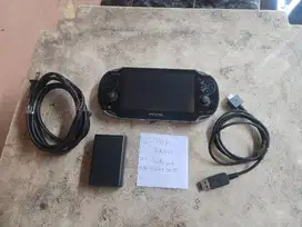 PlayStation PS Vita Fat Piano Black 8GB Charger Origi