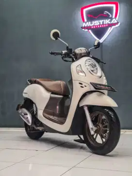 Odo 12rb Simpenan!!Honda Scoopy 2022 White N Asli Mulus-Mustika Saiful