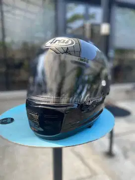 Helm Arai raphideneo