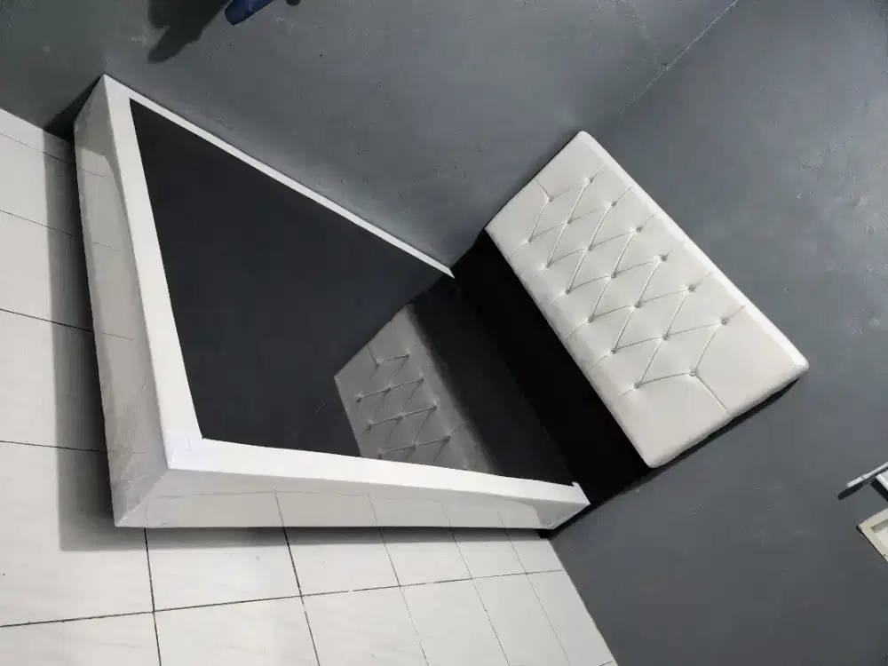 Dipan divan sandaran oscar