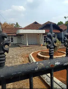 rumah soltan besar luas cocok buat konveksi