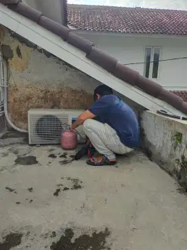 Bongkar pasang AC dan servis ac