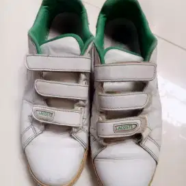 Sepatu sneaker lacoste