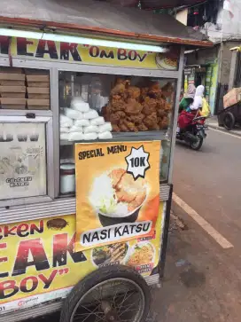 Dibutuhkan karyawan untuk jualan gerobakan mangkal