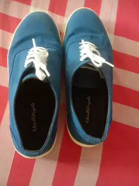 Jual Sepatu sneaker Adorable Projects