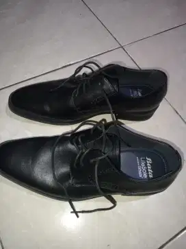 sepatu pria hitam BATA no.41 ( baru ) no minus