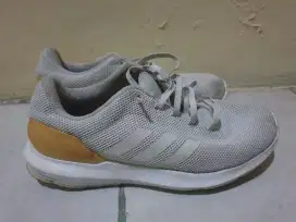 Sepatu lari/running Adidas Cosmic Original