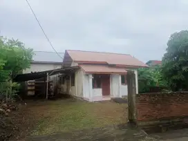 Disewakan rumah dgn halaman/garasi luas