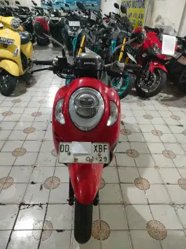 Honda scoopy 110 cc 2024 merah