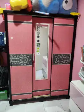 Lemari 3 pintu sleding