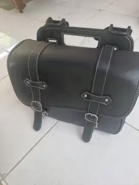 Dijual Tas samping dan Braket (buatan CHINA) UNTUK honda Rebel 500 CC