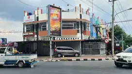 DIKONTRAKKAN RUKO 2 LANTAI 4 PINTU DI JL JEND SUDIRMAN