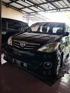 Toyota avanza s 2011 matic mulus