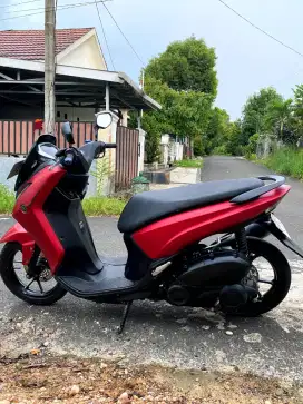 Yamaha lexi 2018 merah