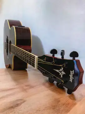 Gitar akustik elektrik taylor