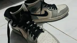 Second Sepatu Air Jordan 1 Mid LT Smoke Grey Original