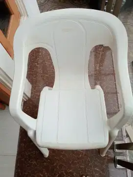 Kursi plastik Lion star