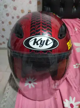 Dijual Helm KYT Merah