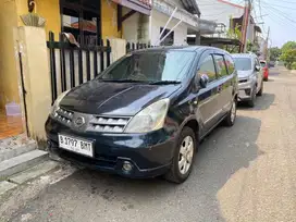 Dijual mobil grand livina matic pemakaian pribadi