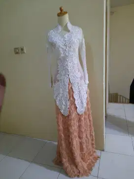 Kebaya 1set dengan rok  rp 500000