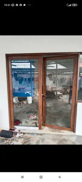 Kusen aluminium dan kaca