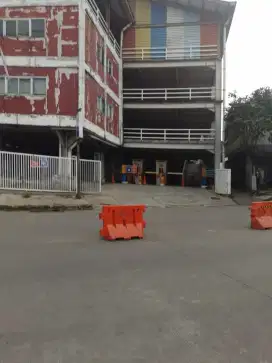 Dijual gedung parkir dekat stasiun Depok baru