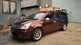 Grand Livina A/T merah maroon