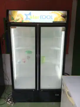 Di jual showcase 2 pintu kondisi normal dingin siap pakai