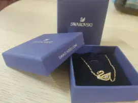 SWAROVSKI DAZZLING SWAN NECKLACE