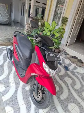 Yamaha Freego red