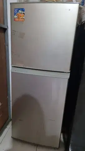 Kulkas SHARP 2 pintu Second