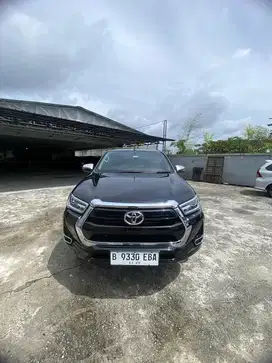 HiLux V AT 4x4  2022 Km 17 Ribu Servis Ricord toyota