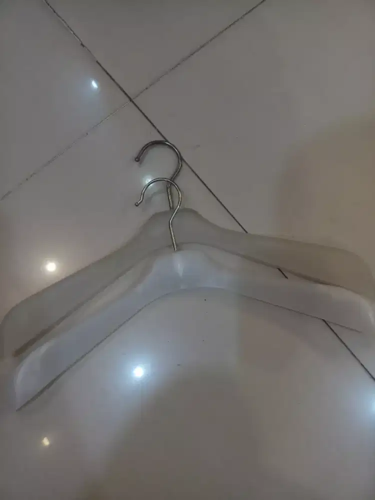 Hanger baju distro