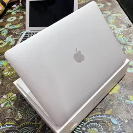 Macbook Air 2020 I3 8/256 Fullset