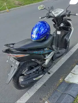 Saya akan menjual Yamaha D44 Xeon