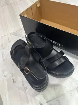 Sepatu Sandal VINCCI