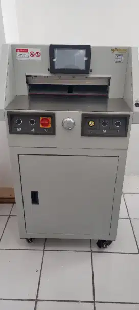 Jual mesin potong kertas new  ukr 4908 made in taiwan digital program