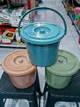 Ember Timbah Tutup Warna Kecil 2.5 Galon