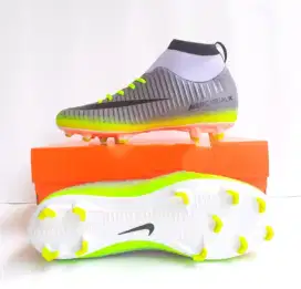 Sepatu bola Nike mercurial