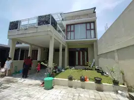 Dijual Rumah Elegant FULL FURNISH dalam Cluster di Utara Stadion Maguw