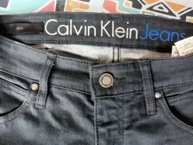Celana panjang merk Calvin Klein