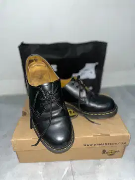 Sepatu kerja ( Dr Marteens )