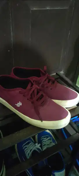 Geoff Max - Ethan Maroon White Ukuran 41 (BEKAS)