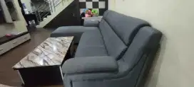 Sofa dengan meja marmer